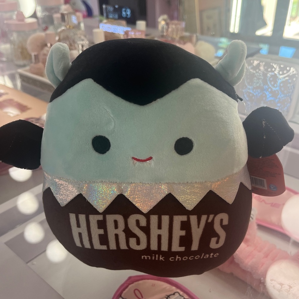 Squishmallows Patricio Hersheys bat